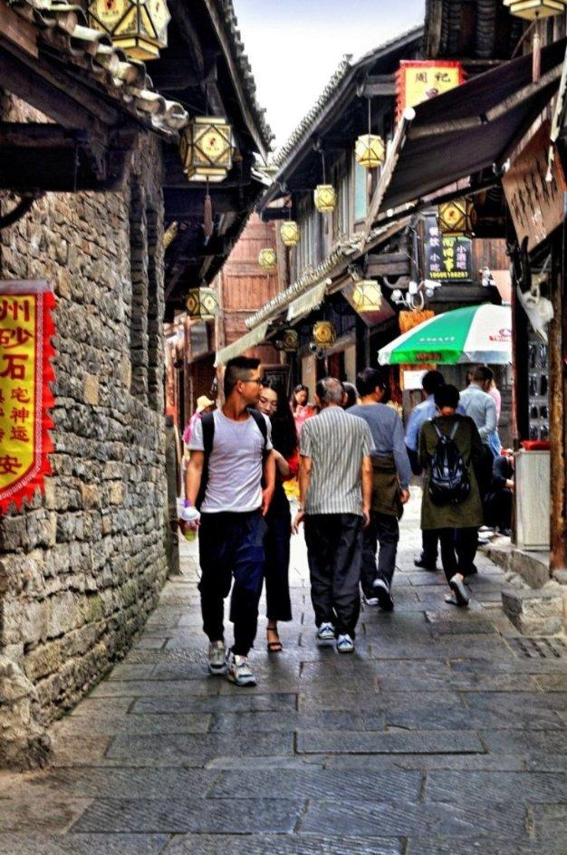 手机充到100%拔了好还是不拔好？游戏画面